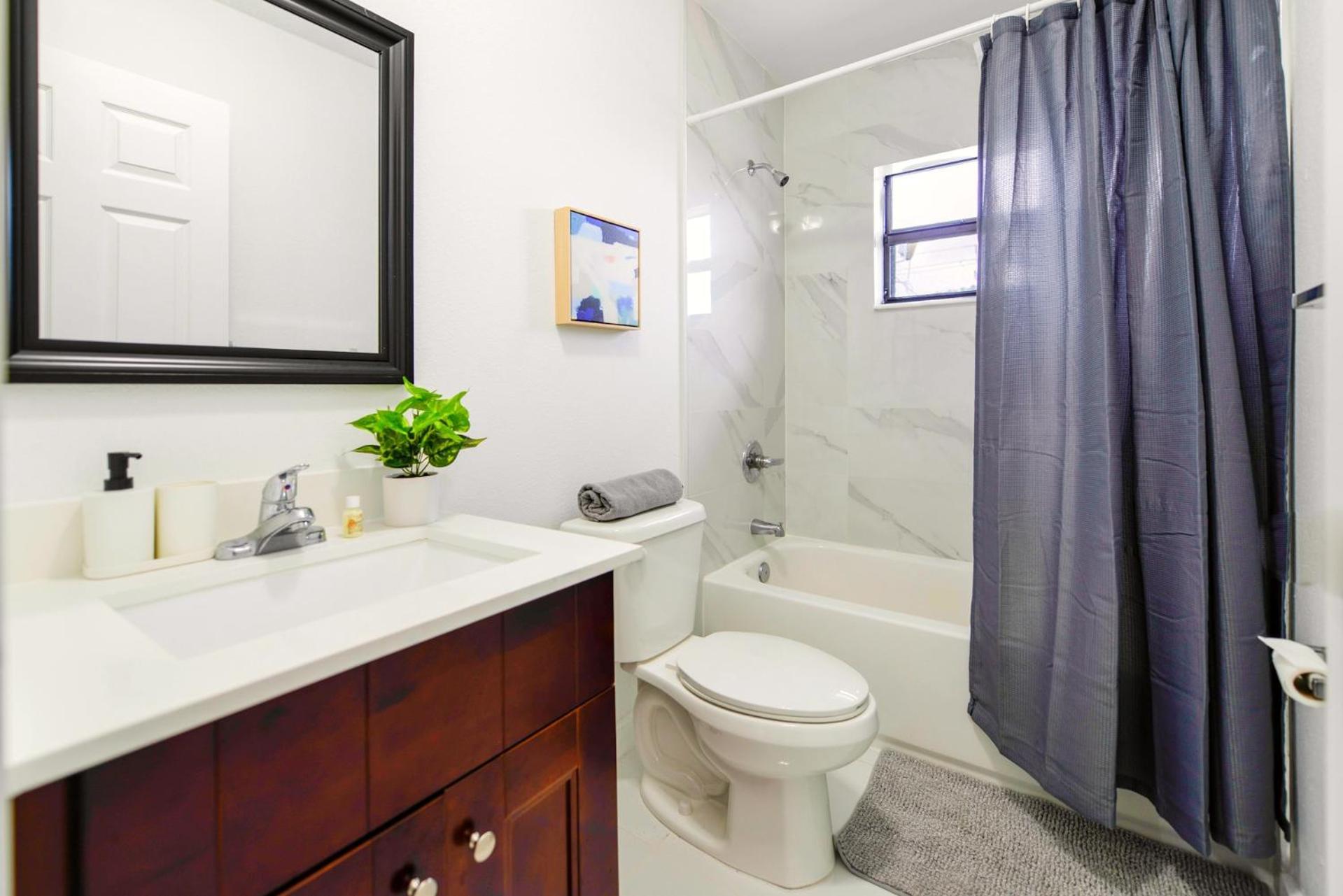 Сasa de vacaciones Duplex 3br With Free Parking In Northwest *