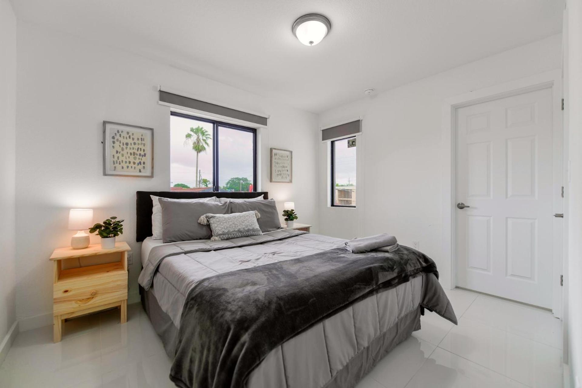 Duplex 3br With Free Parking In Northwest